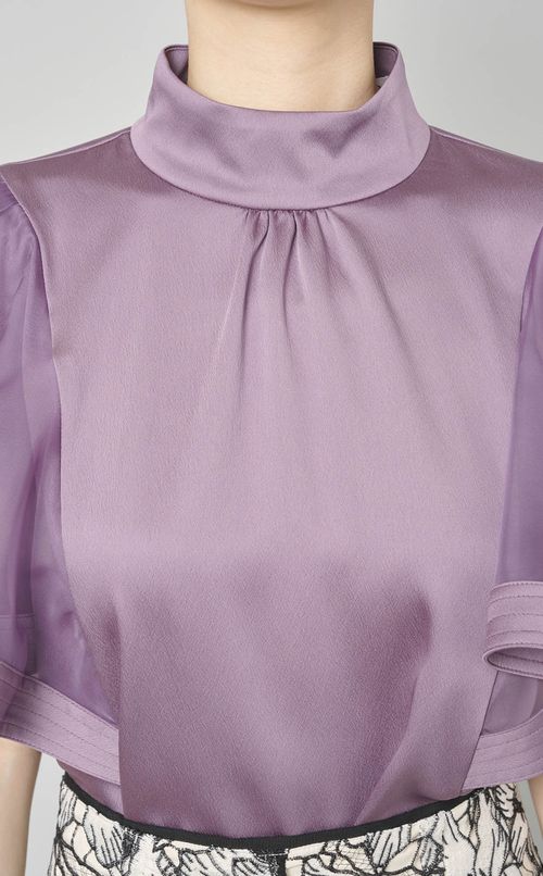 ウィングスリーブブラウス