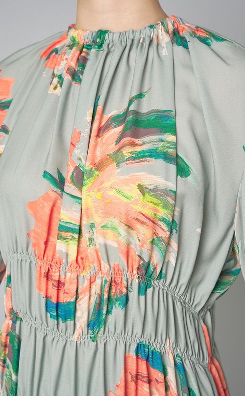 フラワープリントシャーリングワンピース