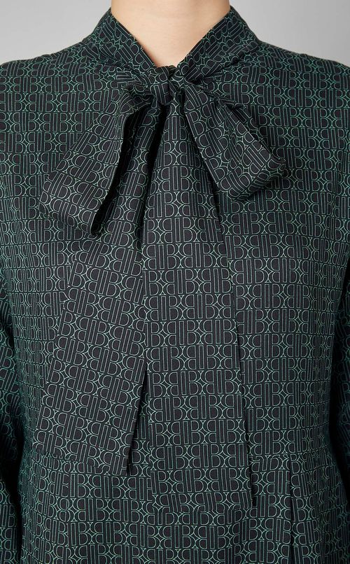 フロンタブルボウタイワンピース