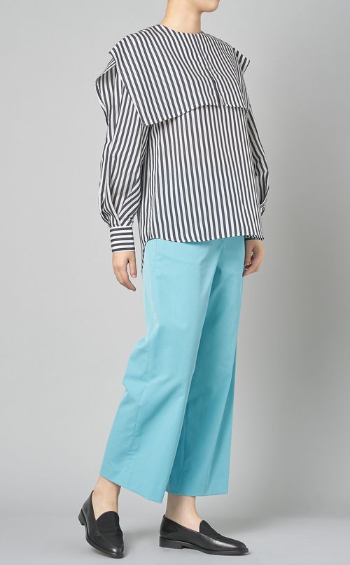 スクエアカラーブラウス