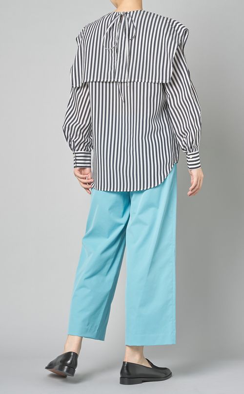 スクエアカラーブラウス