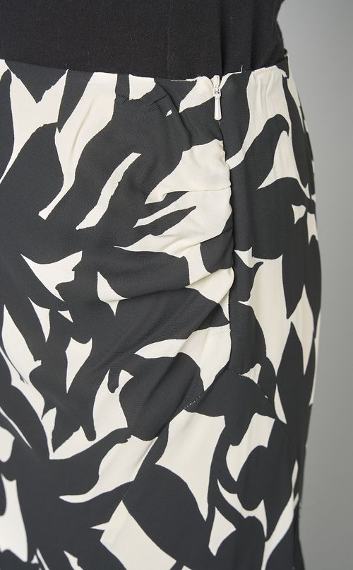 ビッグフラワープリントミディスカート