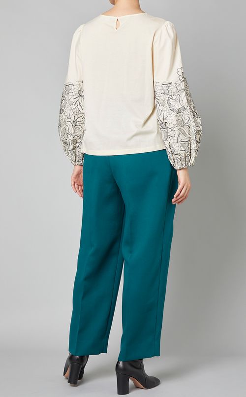 エンブロイダリーギャザースリーブトップス