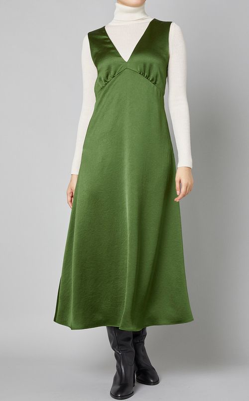 サテンVネックフレアワンピース