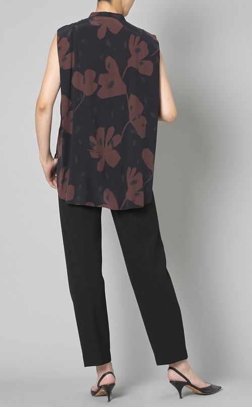 フラワープリントスリーブレスブラウス