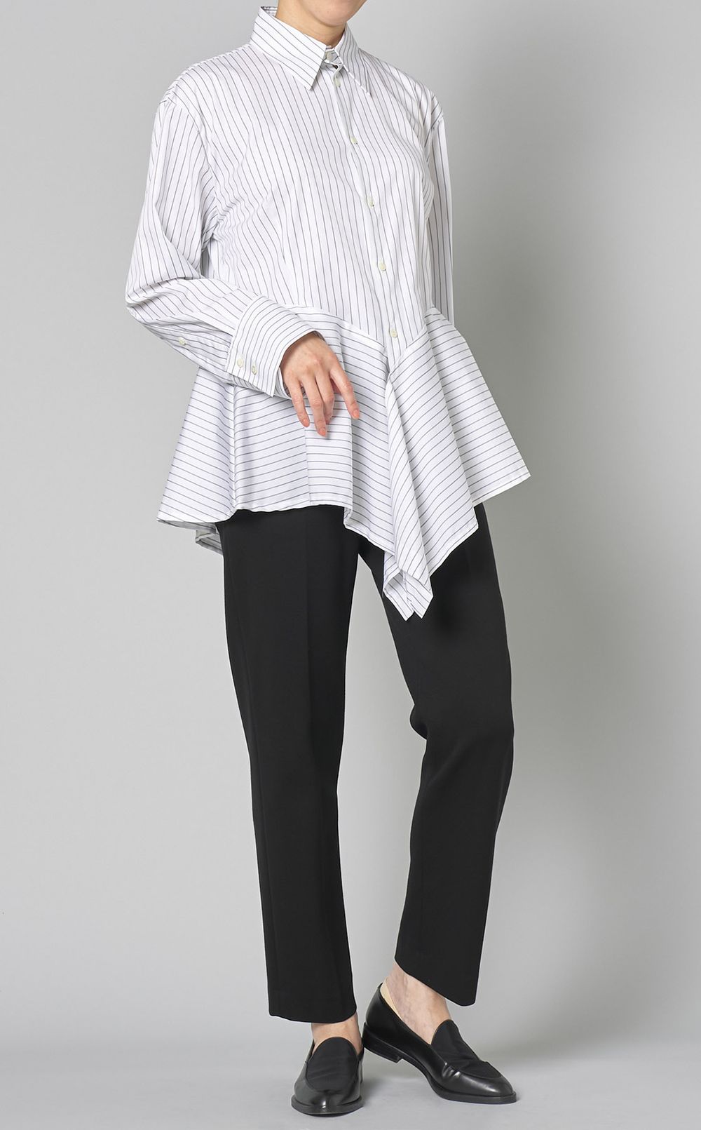 テーパードシガレットパンツ