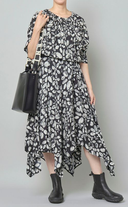 フラワープリントアシンメトリースカート