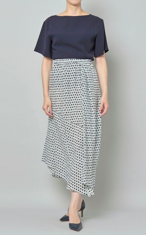 ハーフスリーブクルーネックブラウス