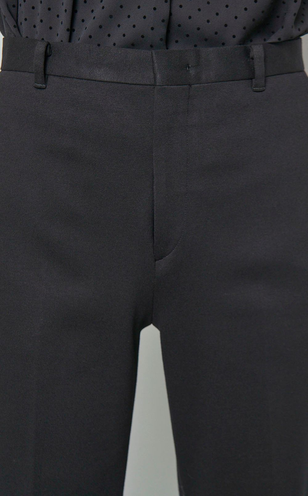 テーパードシガレットパンツ