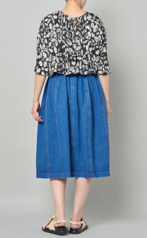 フラワープリン卜ギャザーネックブラウス