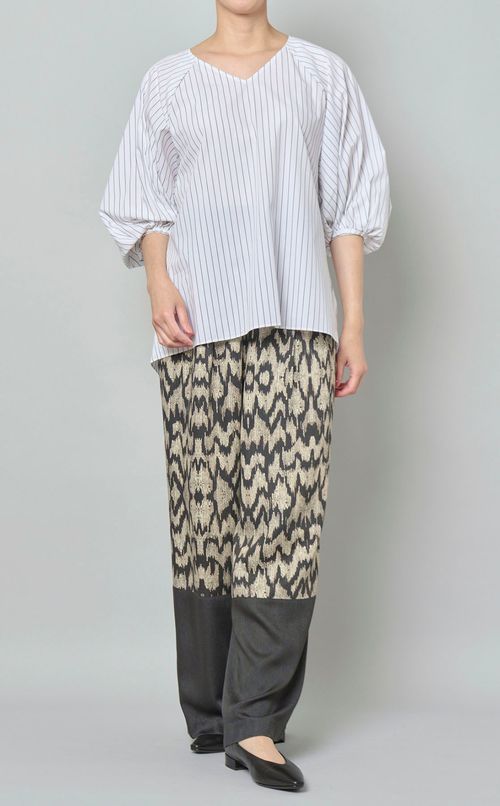 Vネックコットンプルオーバーブラウス