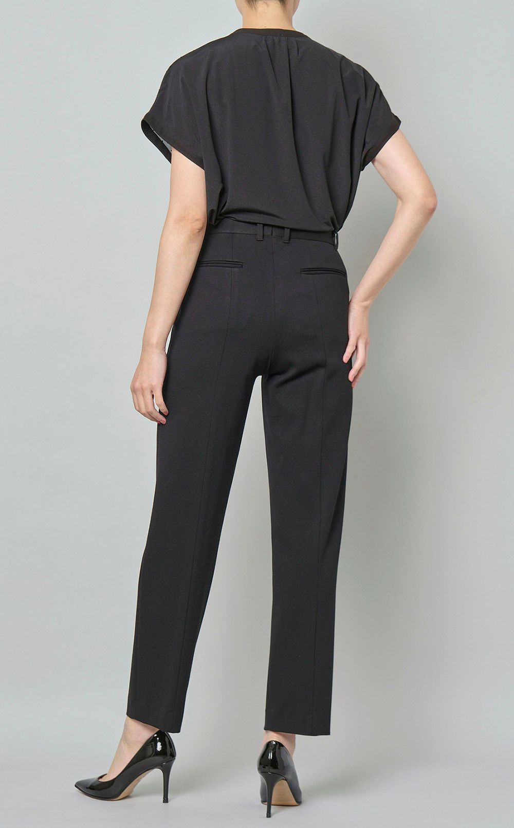 テーパードシガレットパンツ