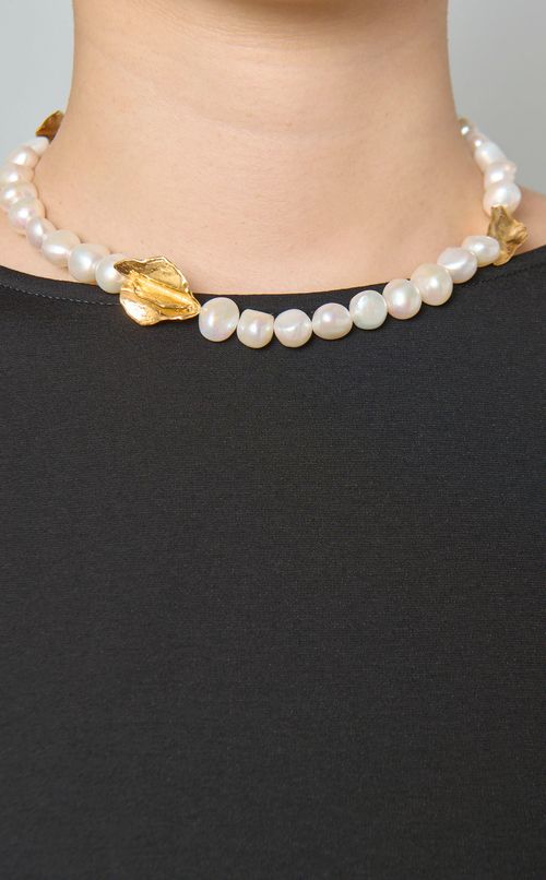 ローズモチーフパールネックレス