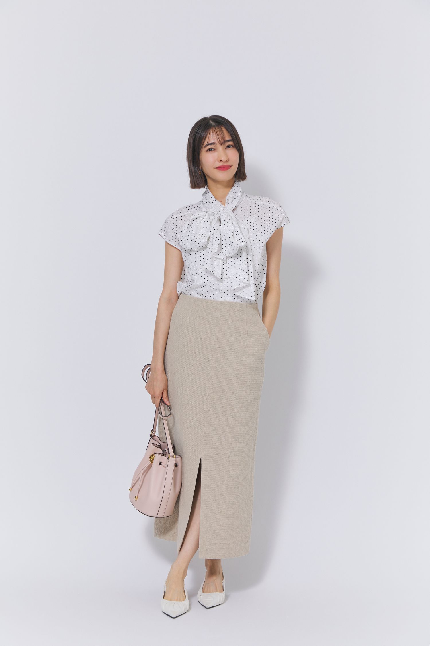 9月のデートにおすすめの半袖ブラウス×Iラインスカート