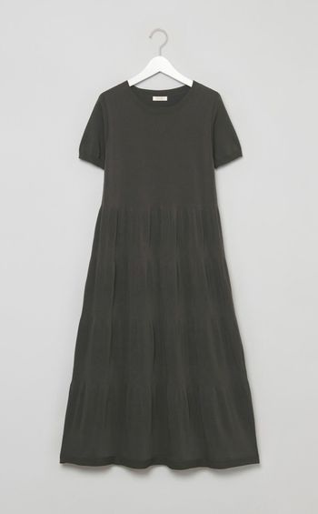 ハーフスリーブフレアワンピース