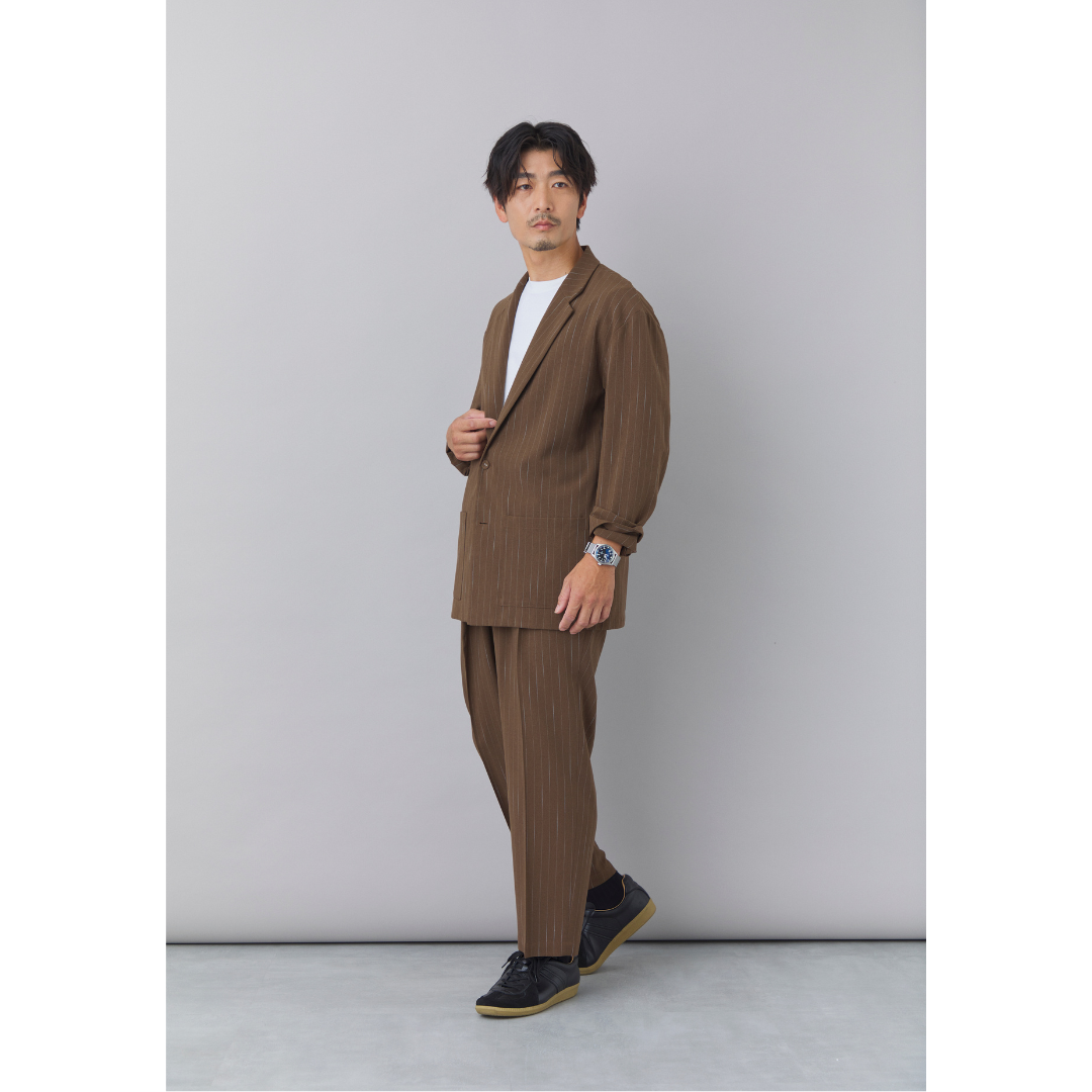 秋のメンズオフィスカジュアルブラウンセットアップ