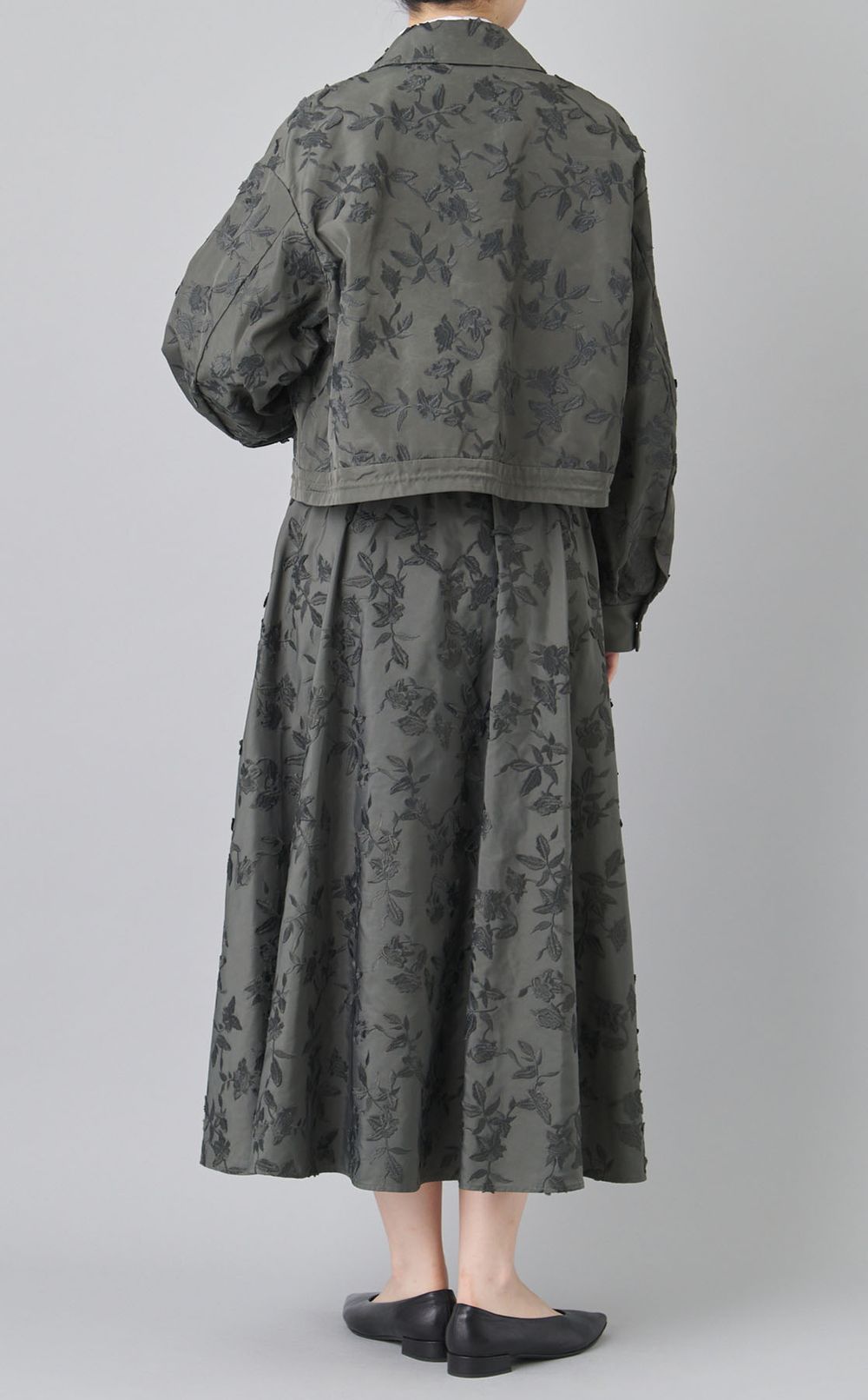 フラワーエンブロイダリーショートブルゾン