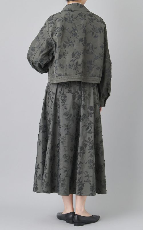 フラワーエンブロイダリーショートブルゾン