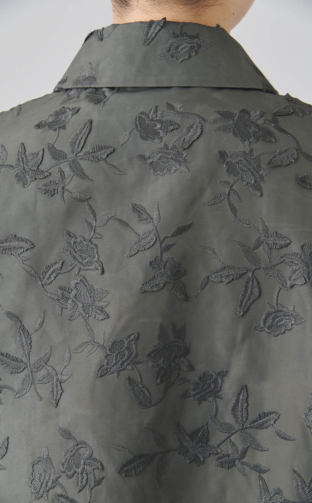 フラワーエンブロイダリーショートブルゾン