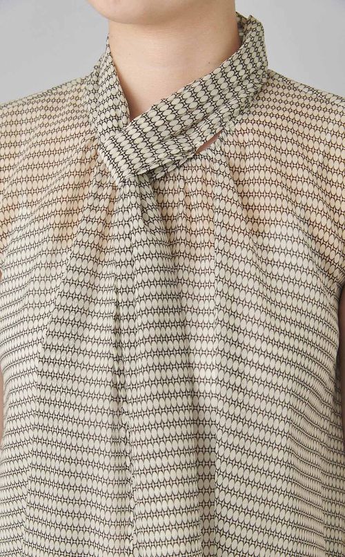 シアーノースリボウタイブラウス