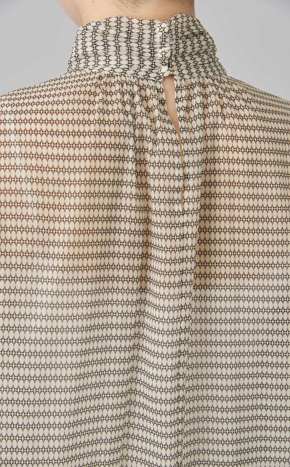 シアーノースリボウタイブラウス