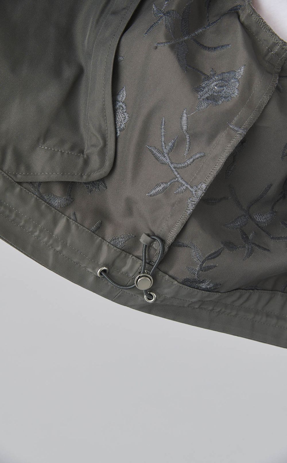 フラワーエンブロイダリーショートブルゾン