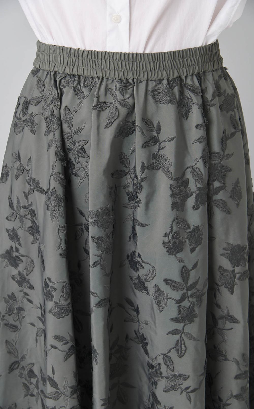 フラワーエンブロイダリーギャザースカート