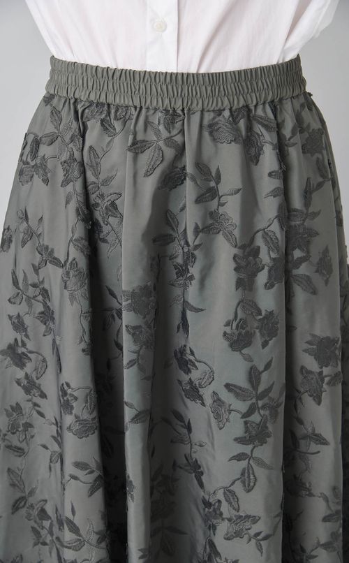 フラワーエンブロイダリーギャザースカート