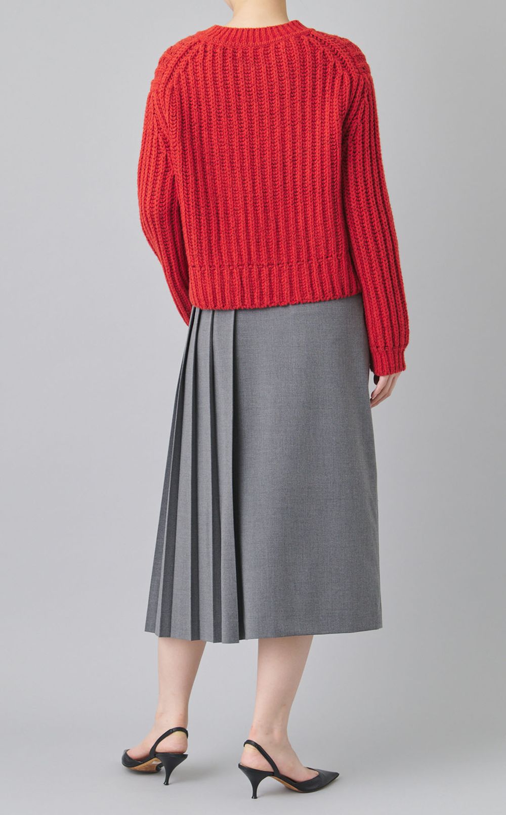 クロップドケーブルニット