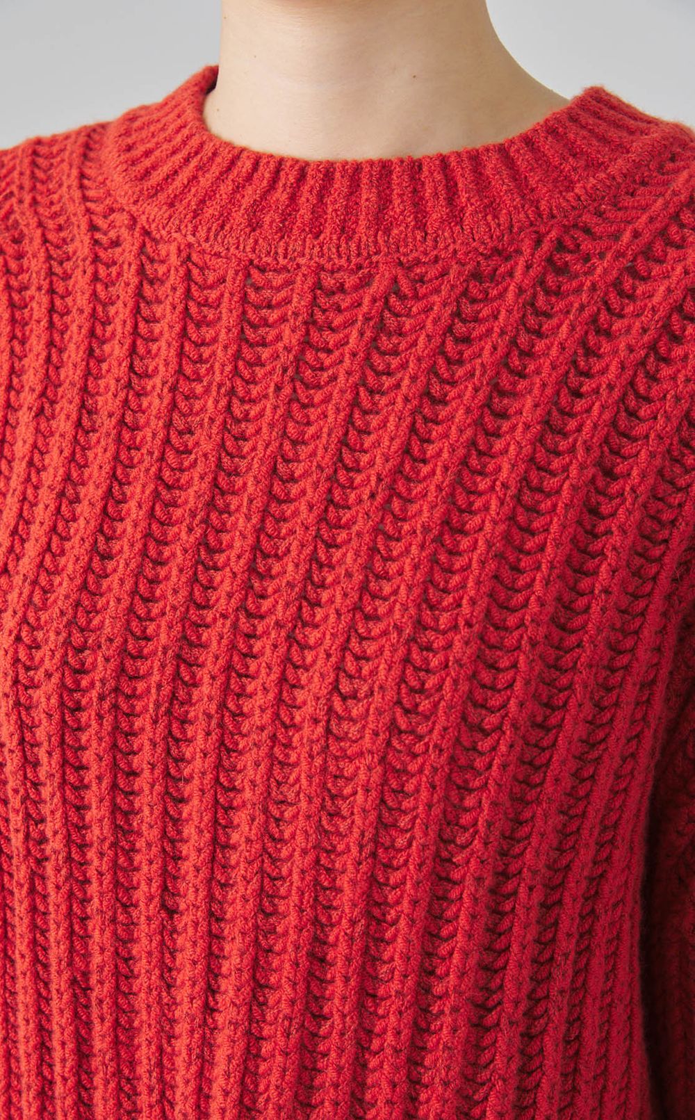 クロップドケーブルニット