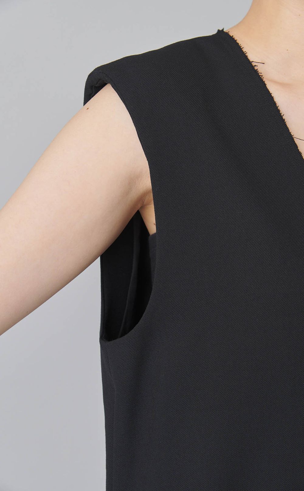 Vネックフリンジジレブラウス