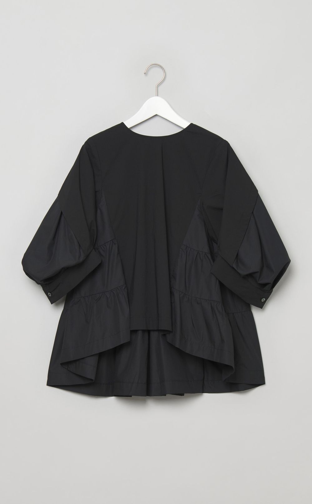 バックティアードボリュームブラウス