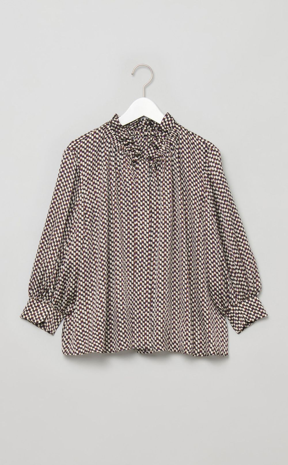 プリントフリルネックブラウス