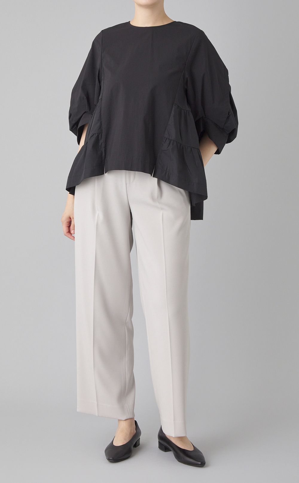 バックティアードボリュームブラウス