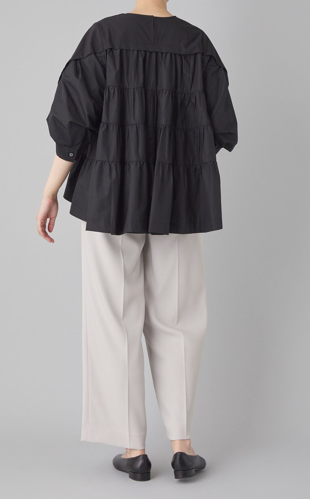 バックティアードボリュームブラウス