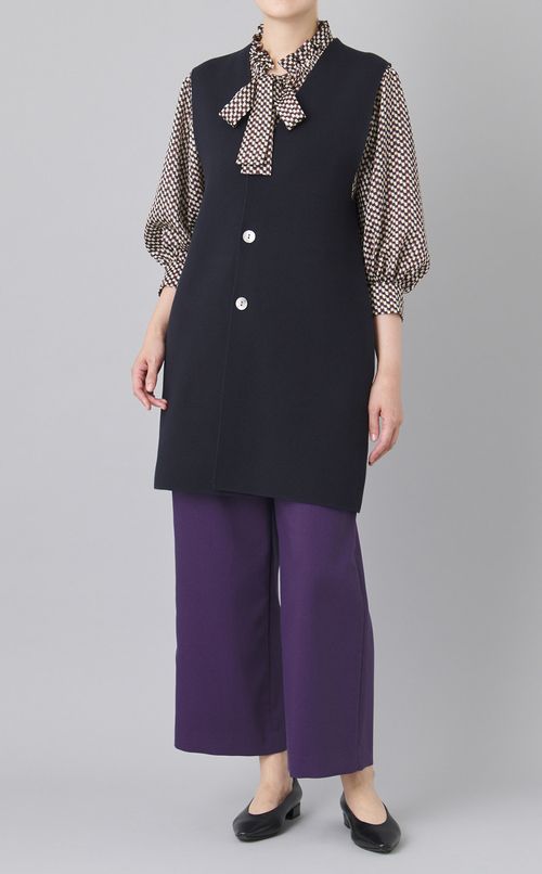 プリントフリルネックブラウス