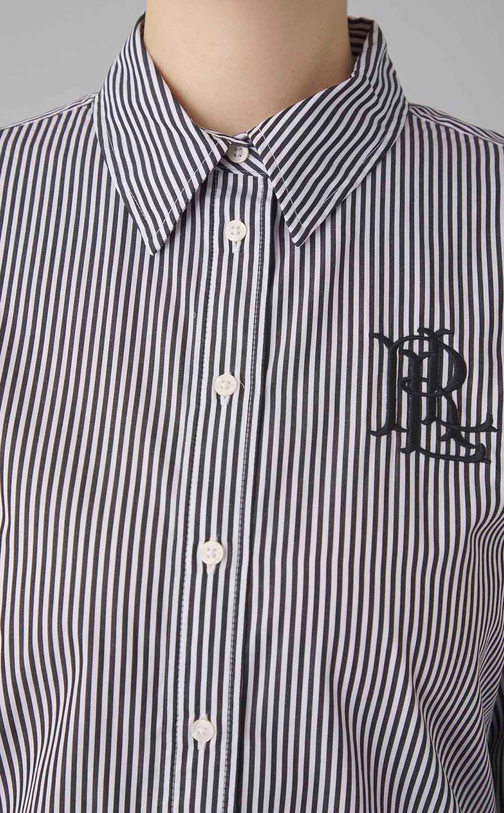 ロゴ刺繍ストライプシャツ