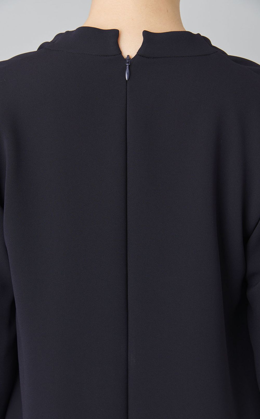 タックネックワンピース