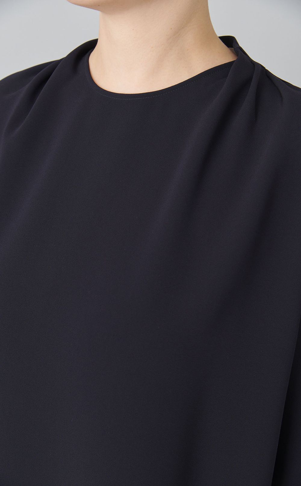 タックネックワンピース