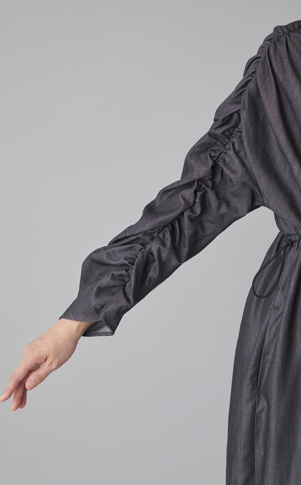 シャンブレーギャザースリーブワンピース