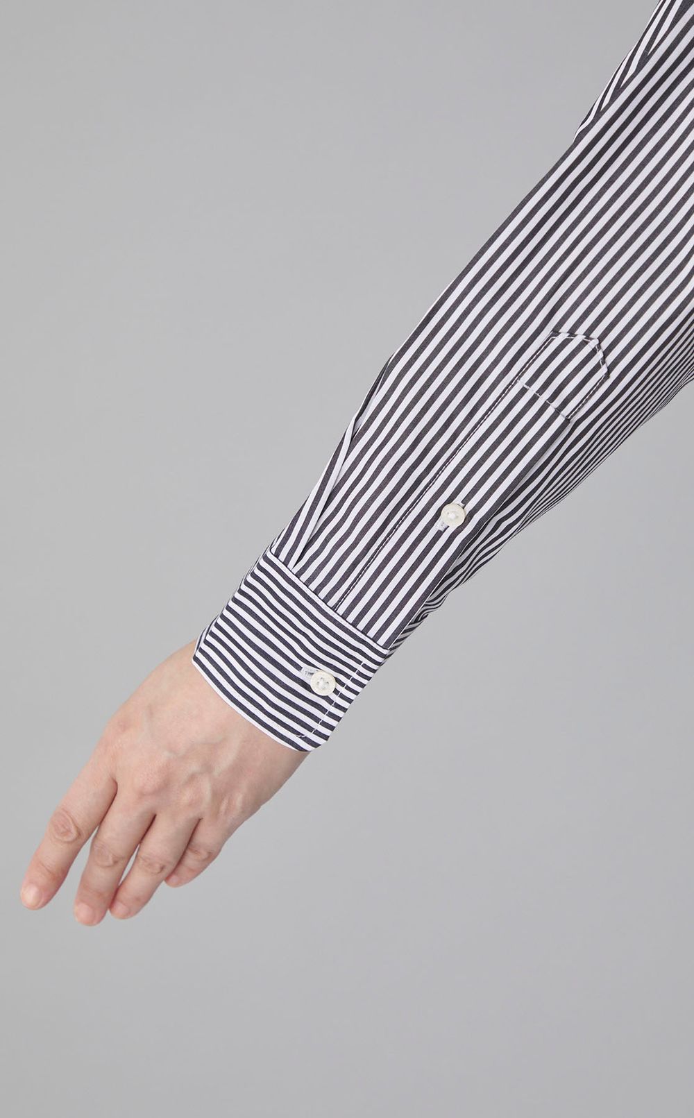 ロゴ刺繍ストライプシャツ