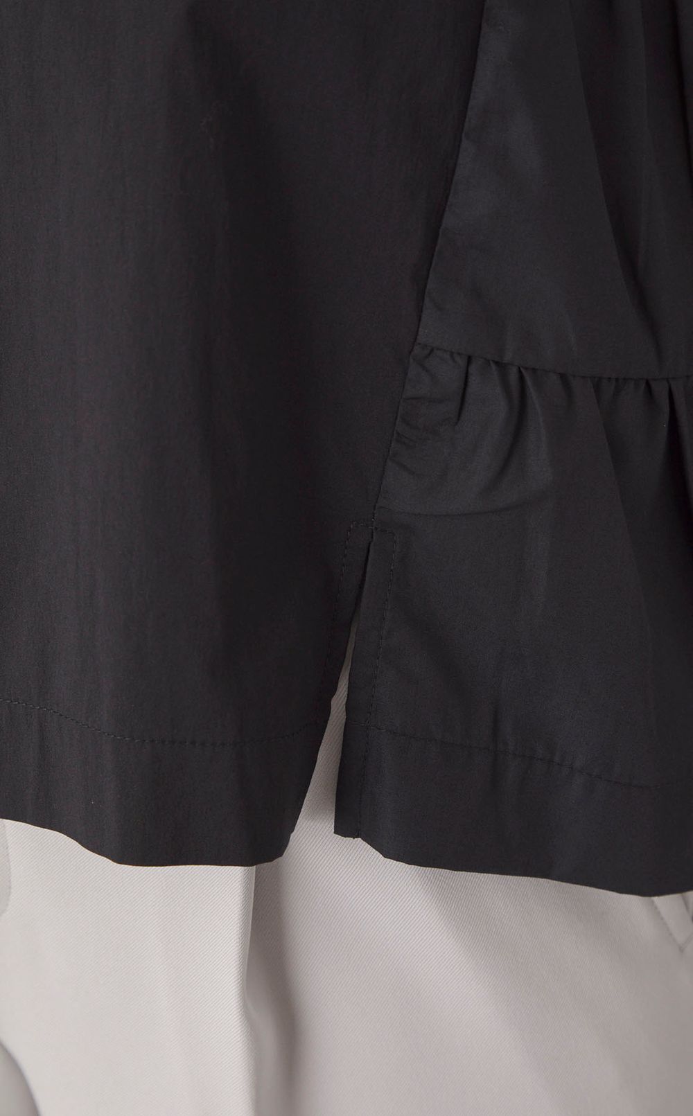 バックティアードボリュームブラウス