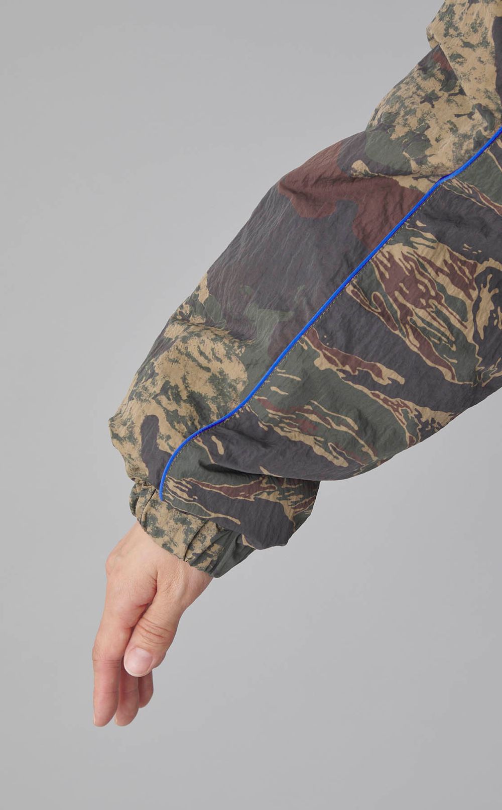 カモフラプリントブルゾン