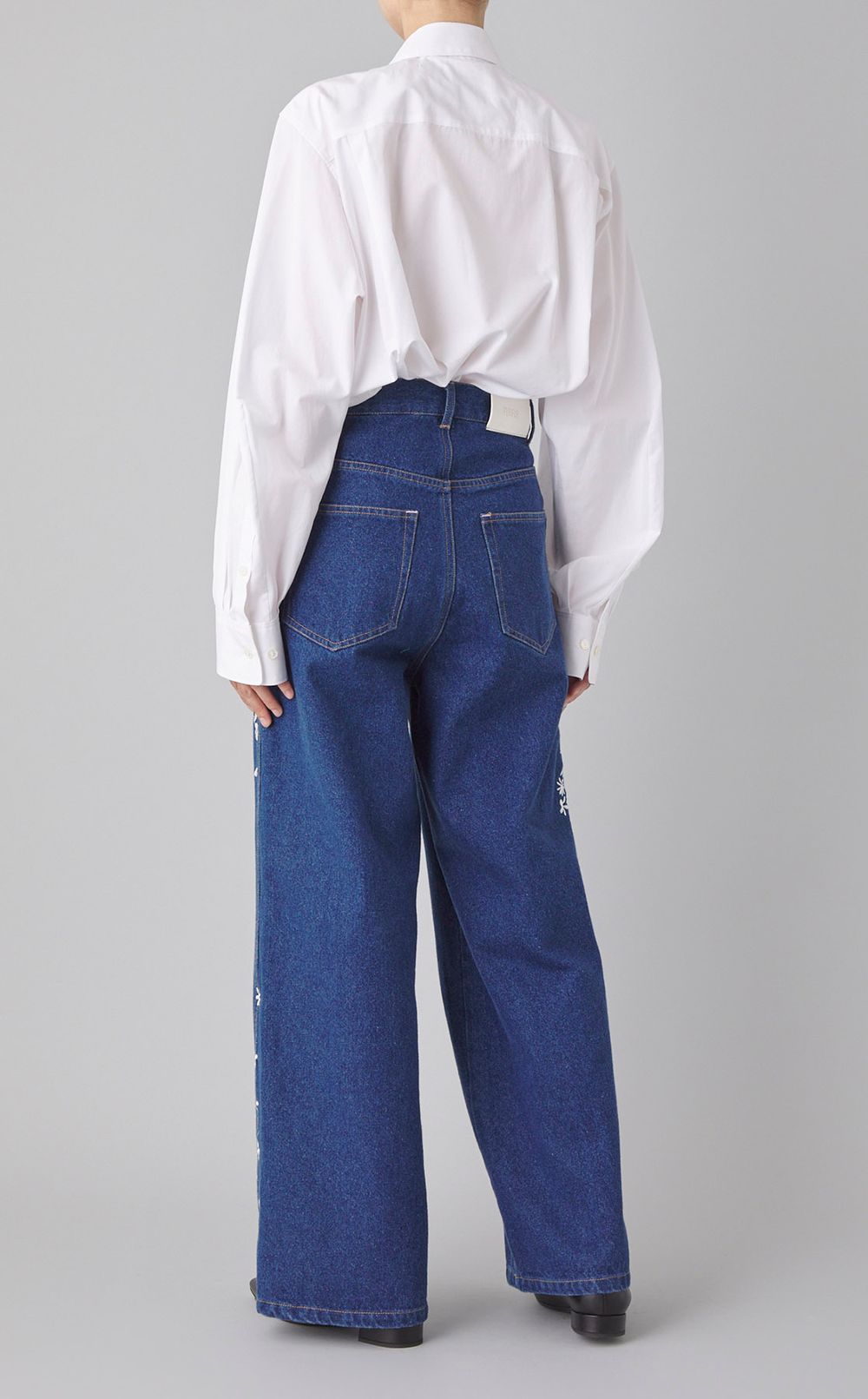 フラワー刺繍デニムパンツ