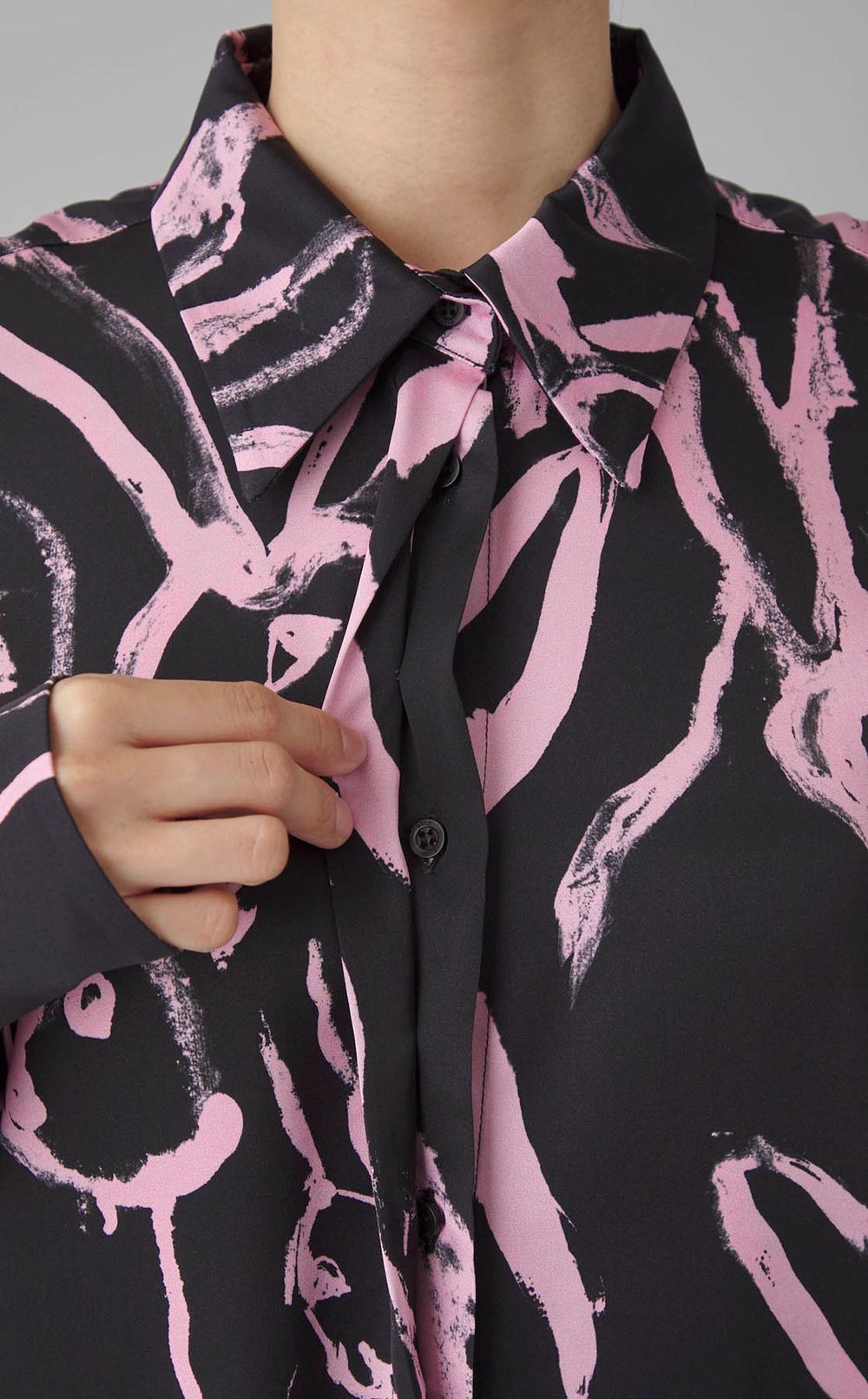 ラビットハンドプリントシャツ