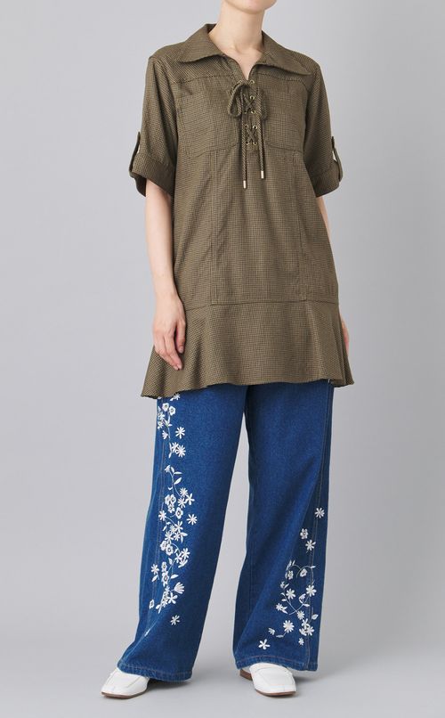 フラワー刺繍デニムパンツ