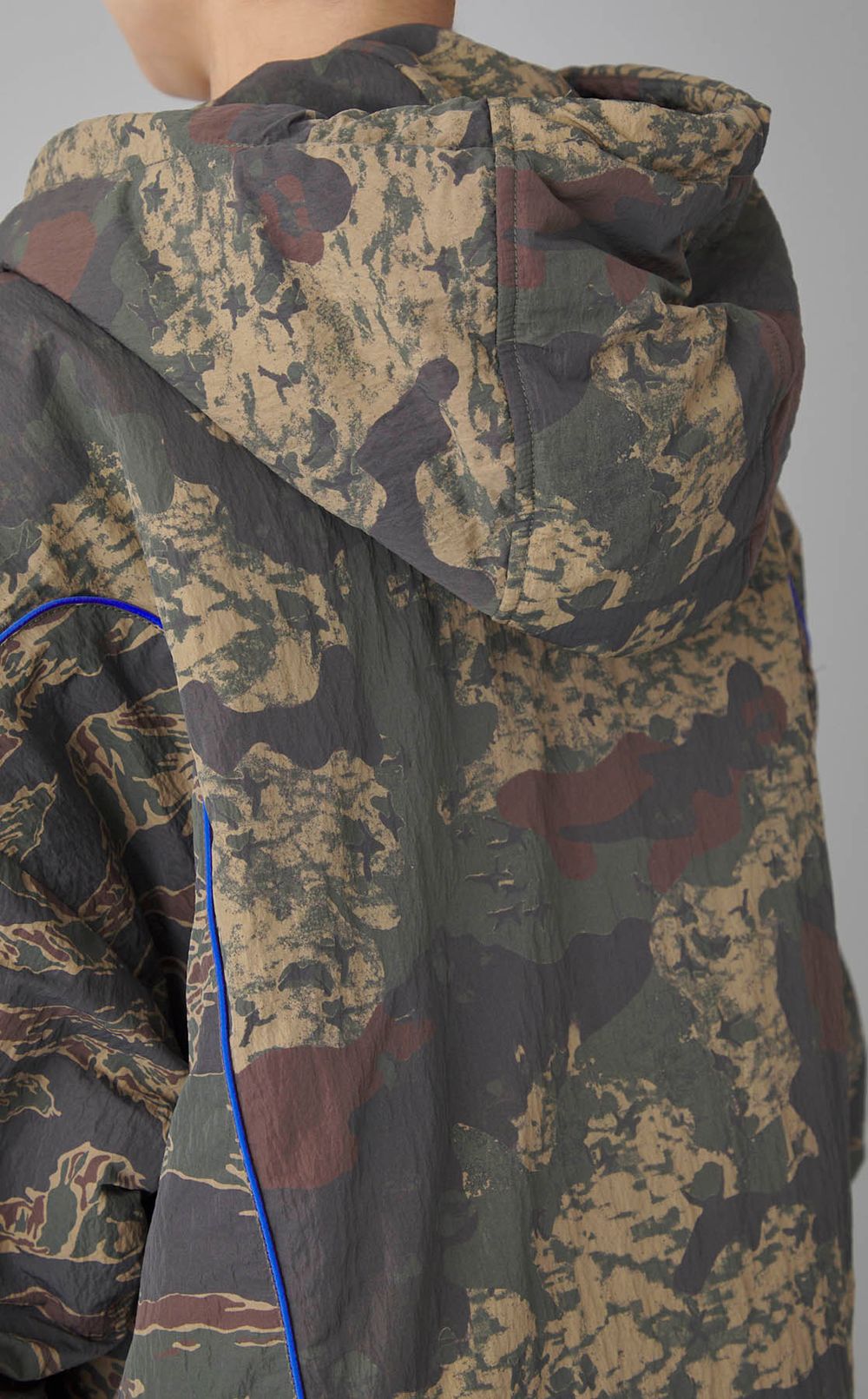 カモフラプリントブルゾン