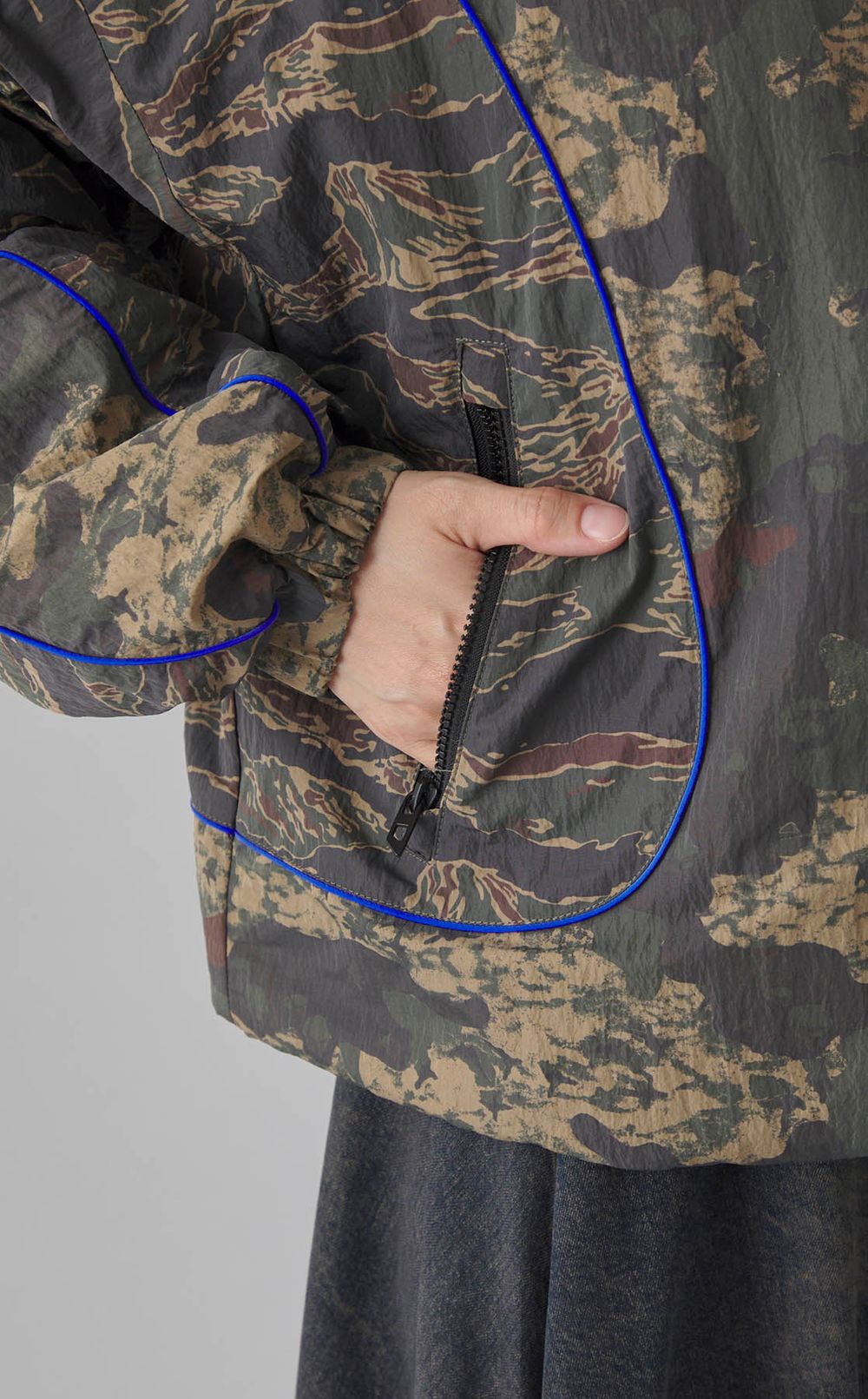カモフラプリントブルゾン
