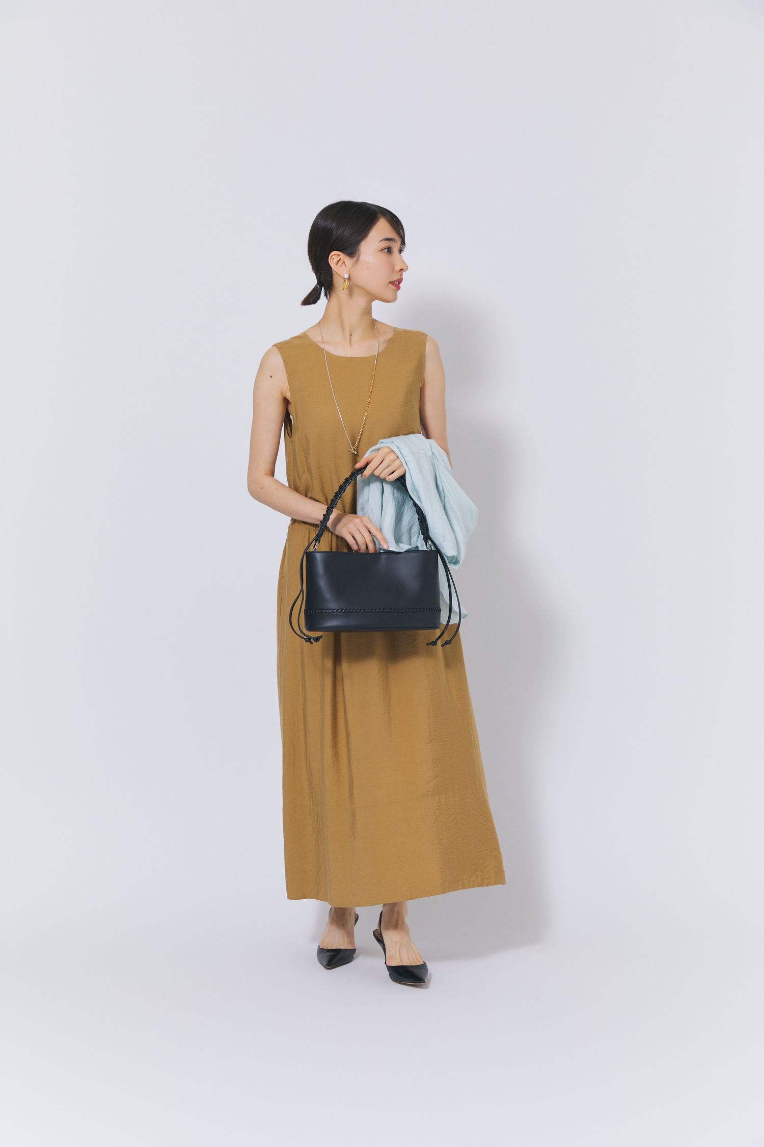 9月のお出かけにおすすめのワンピース×長袖ブラウス