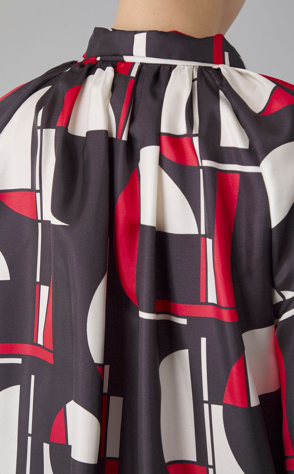 プリントショートボウタイブラウス